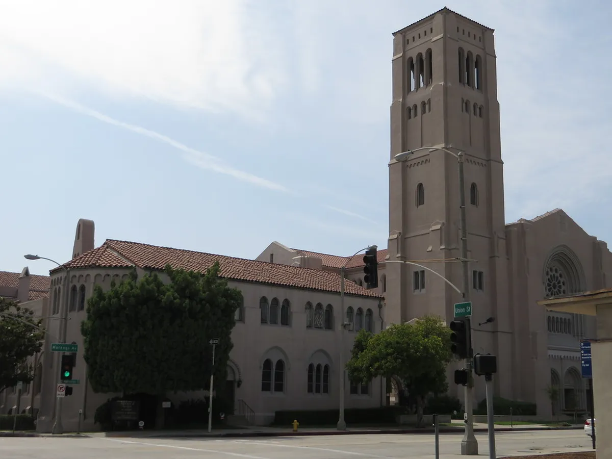 7 Best Bars in Athens: Top Cocktail Spots & Rooftop Views (2026)