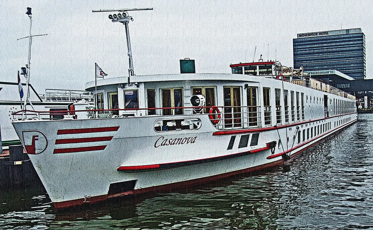 21 Best Bars in Budapest: Ruin Pubs & Cocktail Guide (2026)