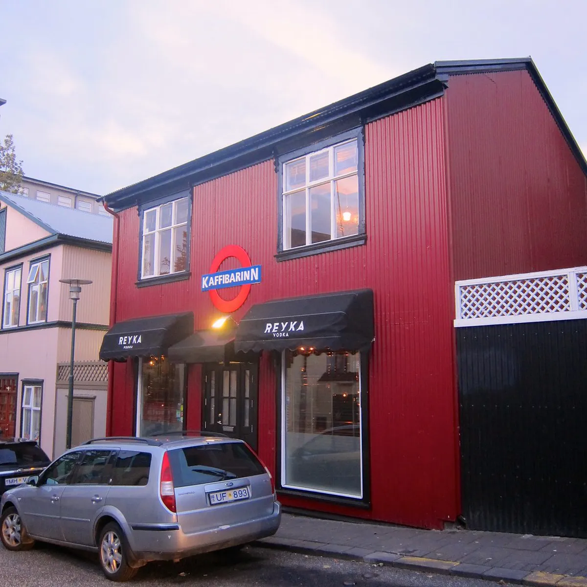 11 Best Bars in Reykjavik for Cocktails, Beer, Dancing, and Late Nights
