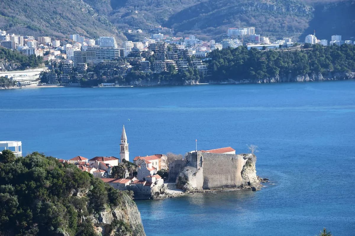 8 Best Clubs in Budva for 2026: Nightclubs, Beach Clubs, and Music Tips