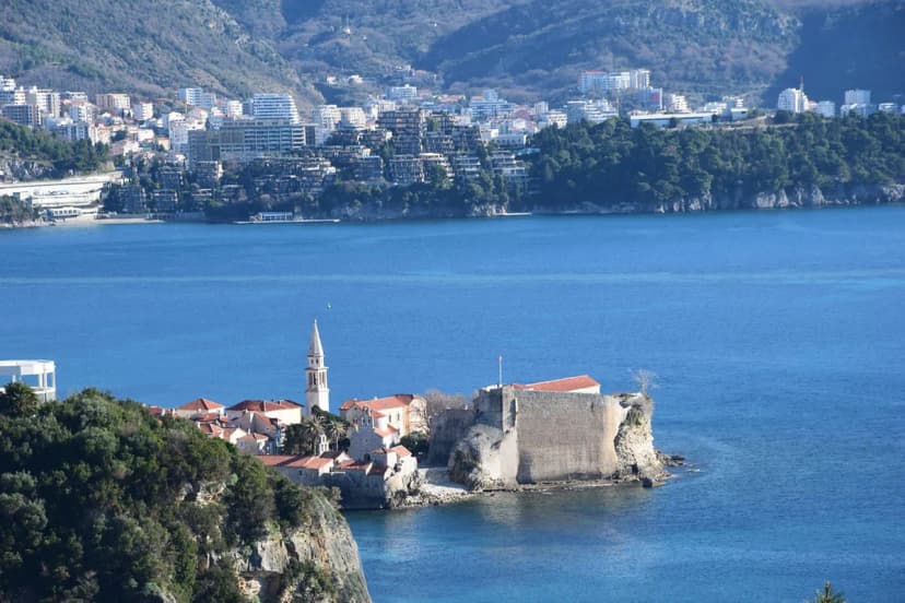 8 Best Clubs in Budva for 2026: Nightclubs, Beach Clubs, and Music Tips