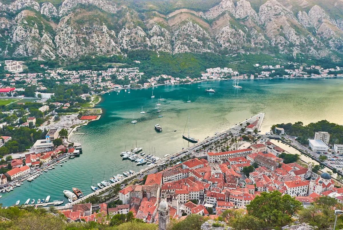 8 Best Clubs in Kotor for Late Nights, DJs, Jazz, and Party Bars