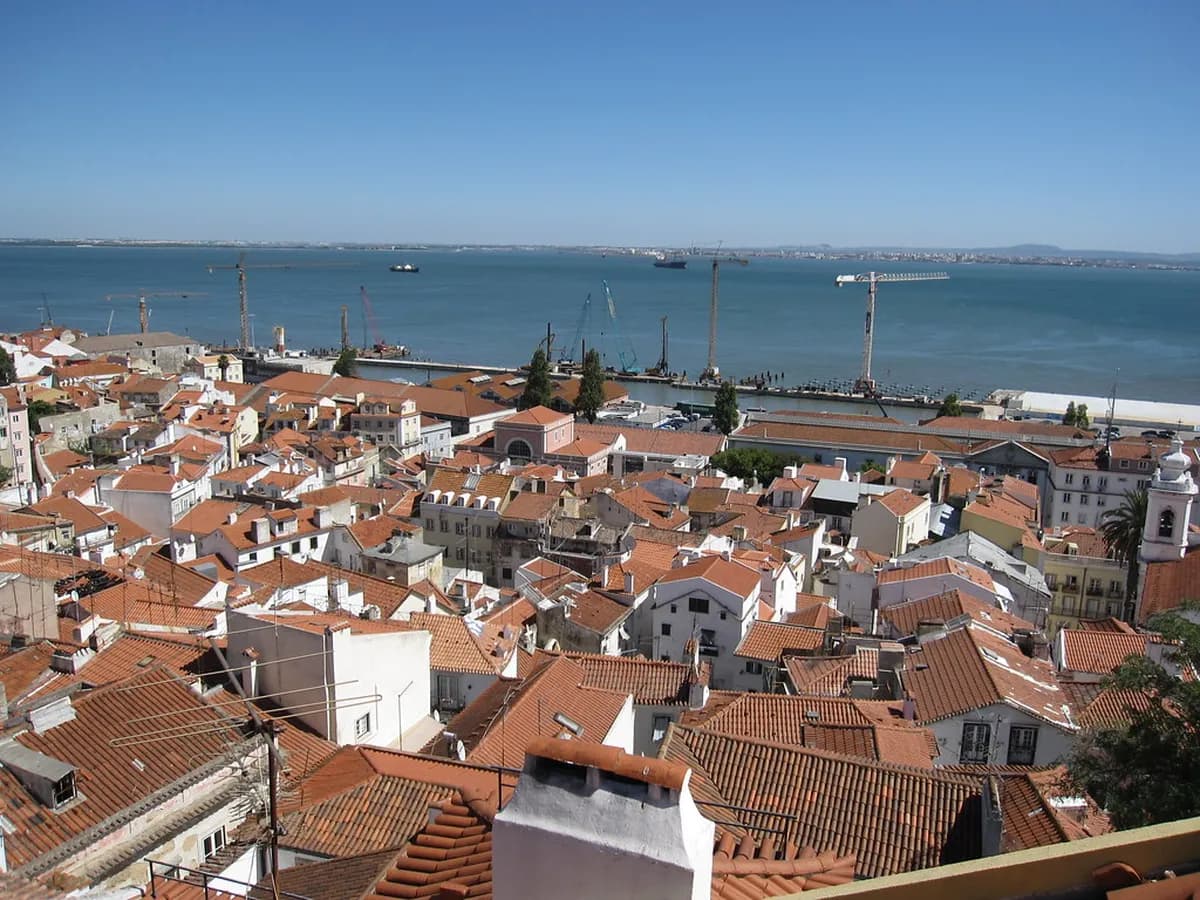 17 Best Lisbon Rooftop Bars and Essential Visiting Tips (2026)