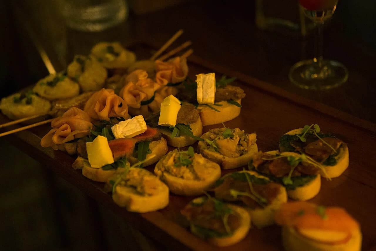 12 Best Wine Bars in Paris by Neighborhood and Style
