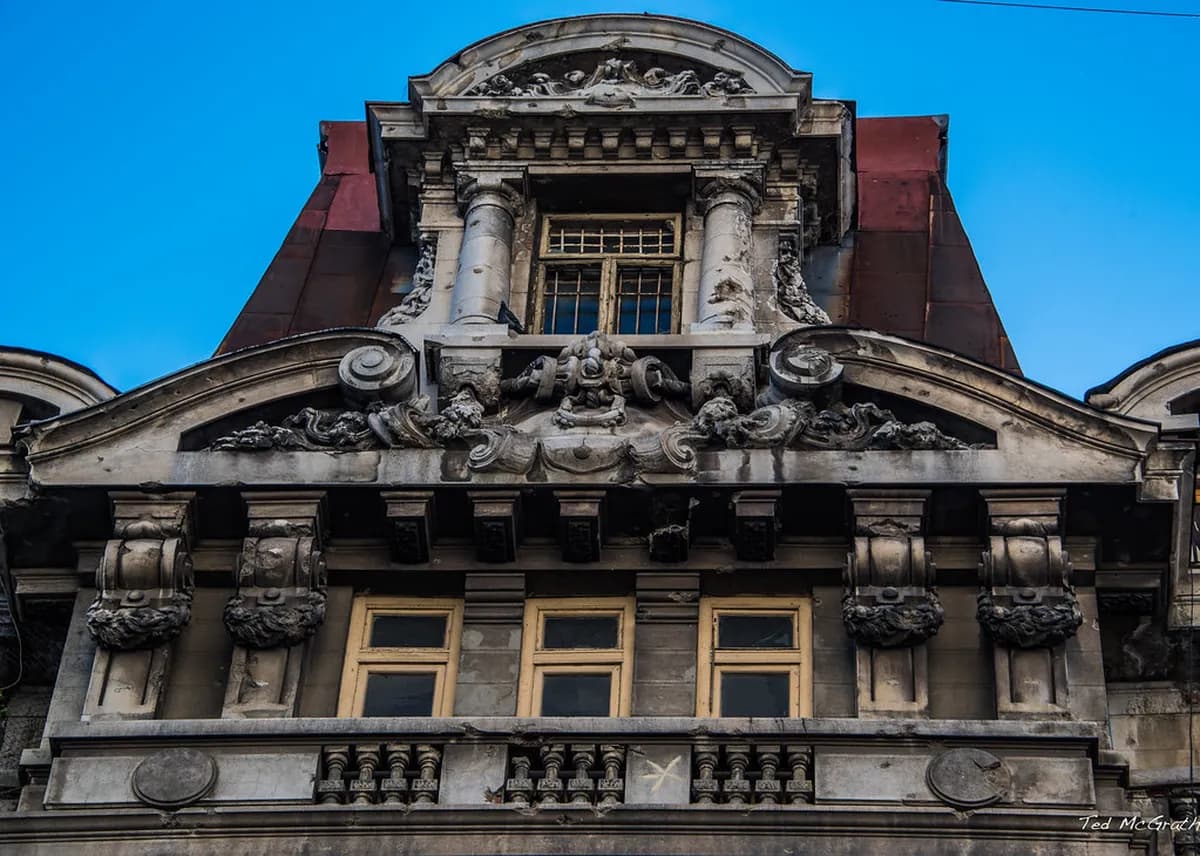 Bucharest Pub Crawl: Tours, DIY Route, Safety and Transport