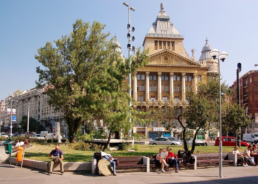Budapest Night Bus Guide: Local Routes, Tickets and Late Coaches