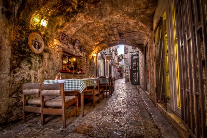 Budva Nightlife Season Guide: When to Go, Zones & Club Logistics