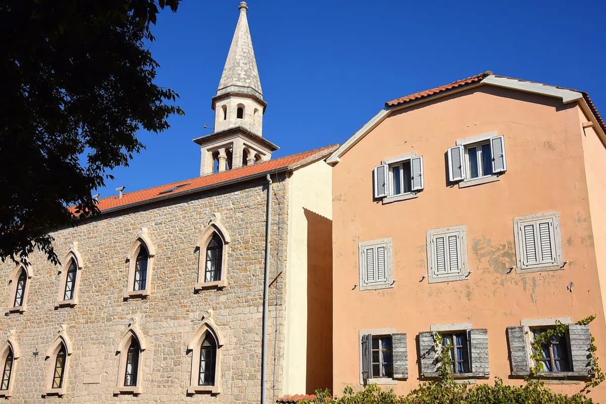 Budva Nightlife Guide: 7 Best Spots and Tips (2026)