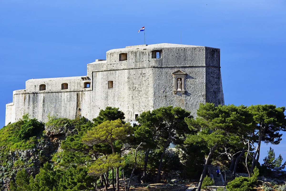 Best Casemates Square Bars Gibraltar: Pubs, Terraces and History