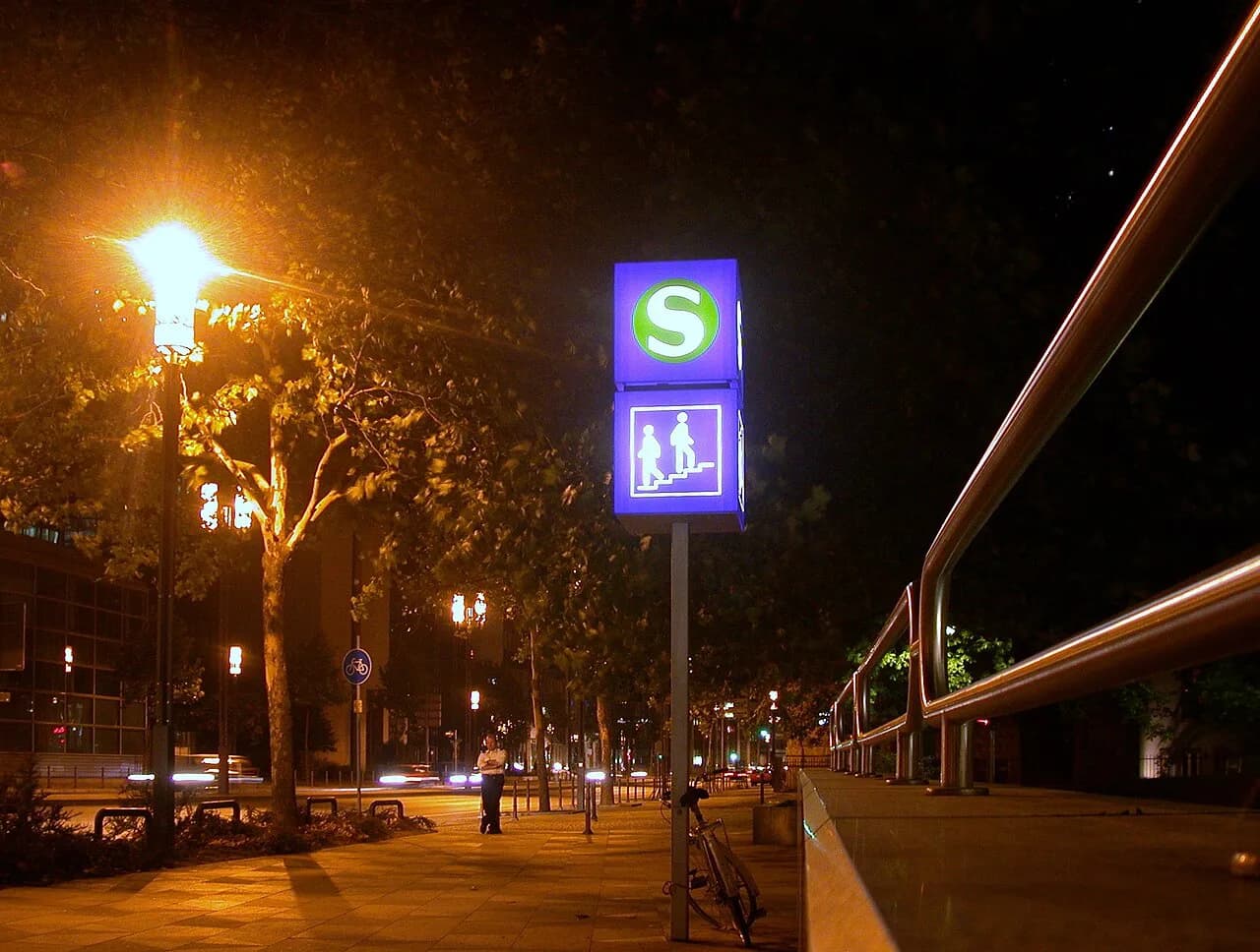 Is Bahnhofsviertel Safe at Night? Frankfurt Safety Guide & Tips