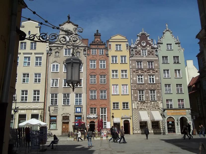 Gdansk Pub Crawl Guide: Organized Tours, DIY Routes, Costs, and Safety