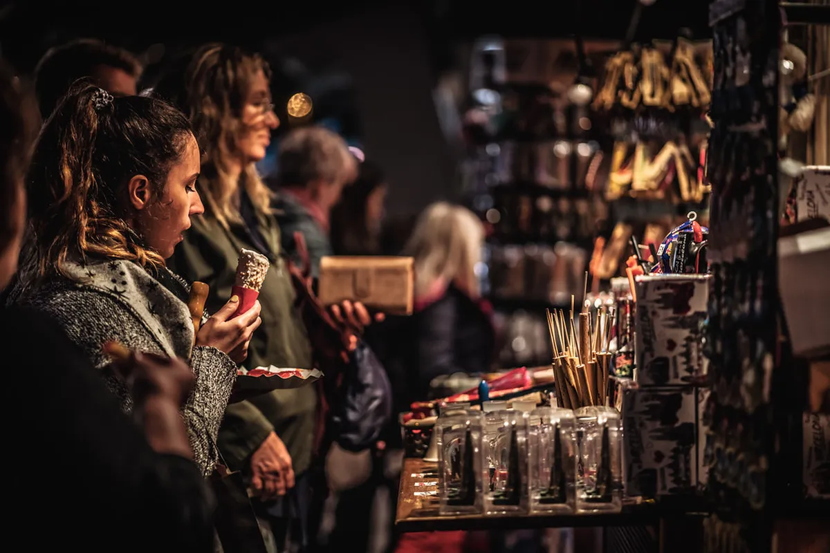Gothic Quarter Barcelona Nightlife: Best Bars, Clubs and Local Tips