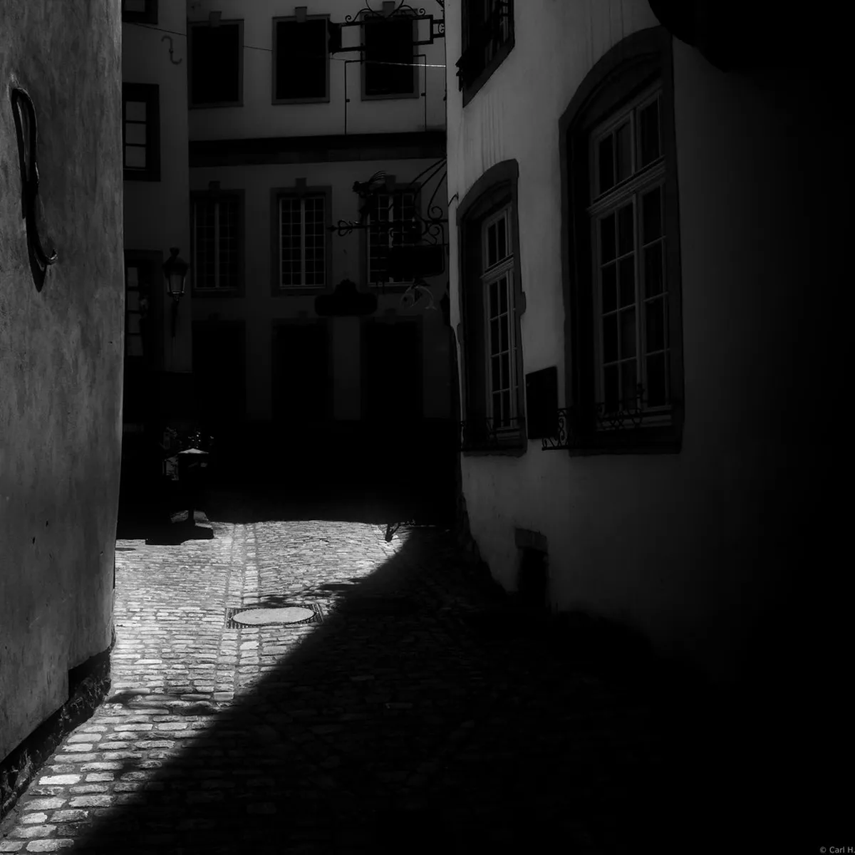 Grund Luxembourg Nightlife: Valley Pubs, Terraces, and Late-Night Logistics