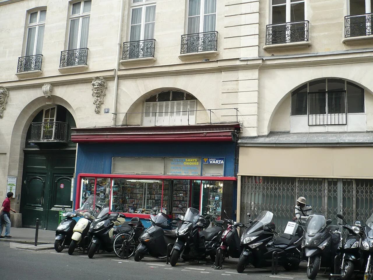 Late Night Food Paris: Where to Eat After 11 PM