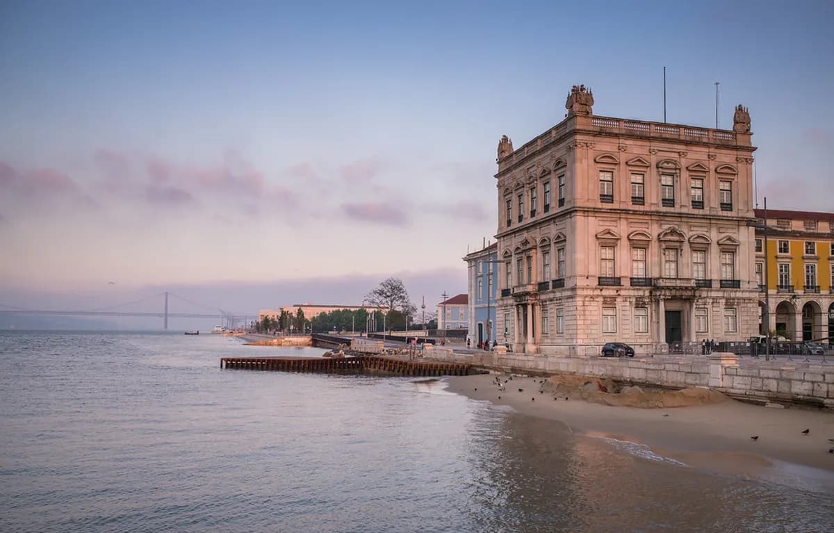 Lisbon Nightlife Dress Code: What to Wear in 2026