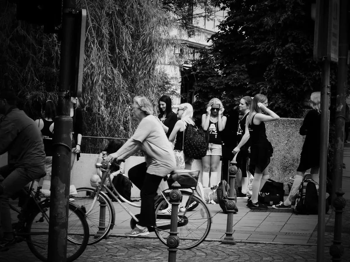Ljubljana Nightlife Pub Crawl Guide: Organized Tours vs DIY Routes