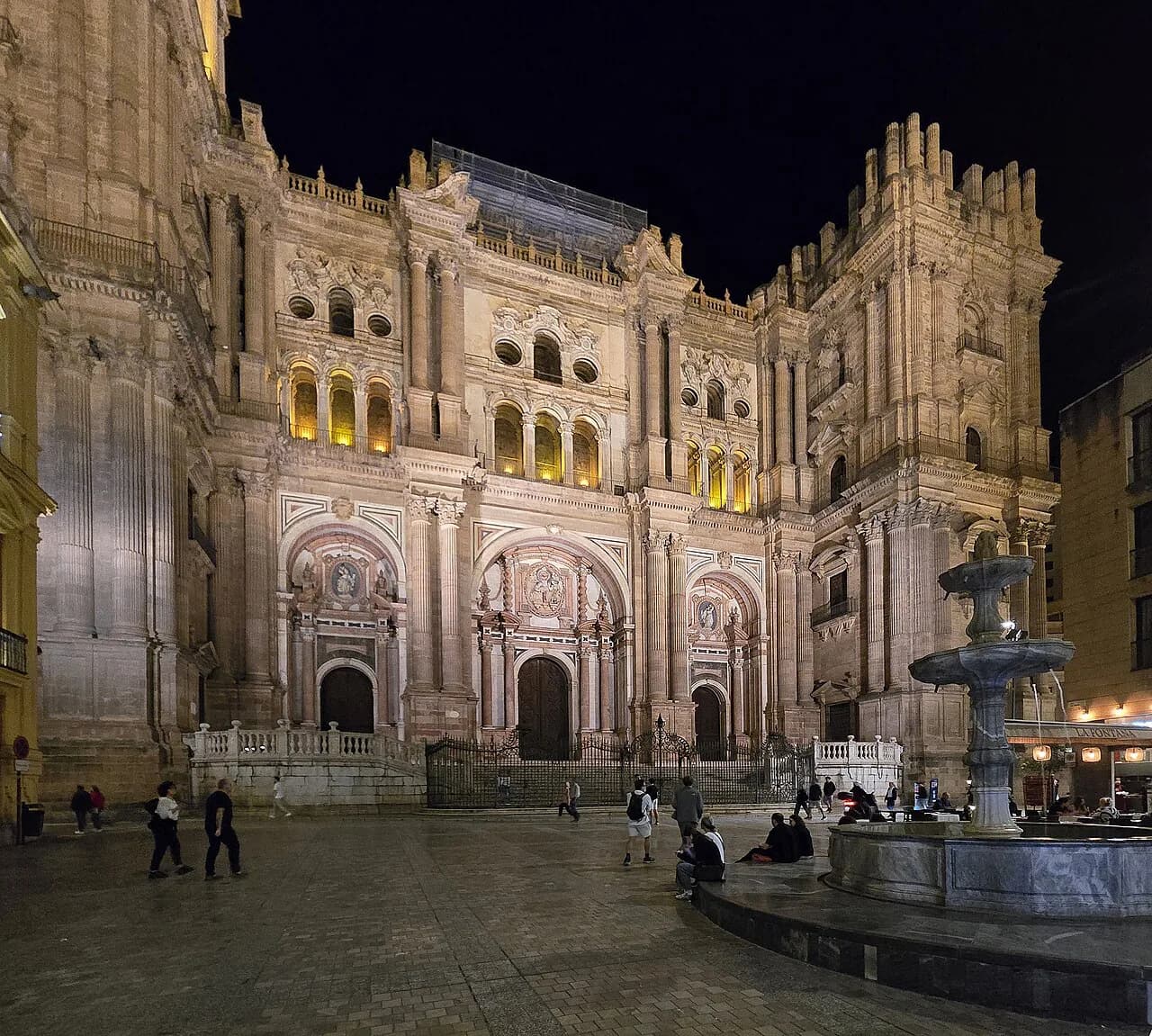 8 Malaga Nightlife Areas and Experiences for Bars, Clubs, Rooftops, and Beach Nights
