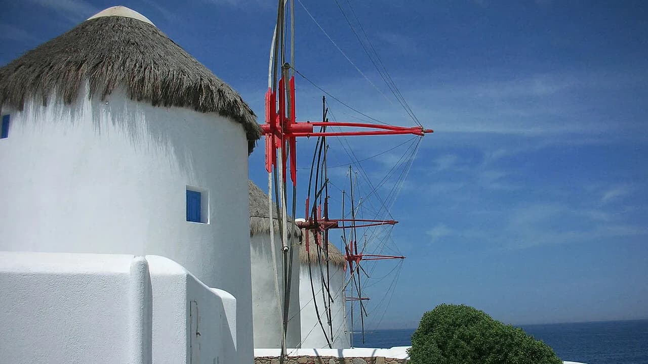 Mykonos Town Nightlife Guide: Best Bars, Clubs and Logistics