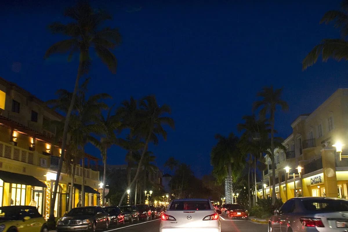 Naples Nightlife: 7 Best Areas and Essential Tips