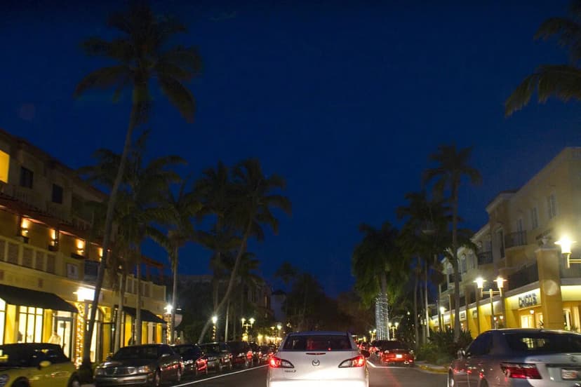 Naples Nightlife: 7 Best Areas and Essential Tips