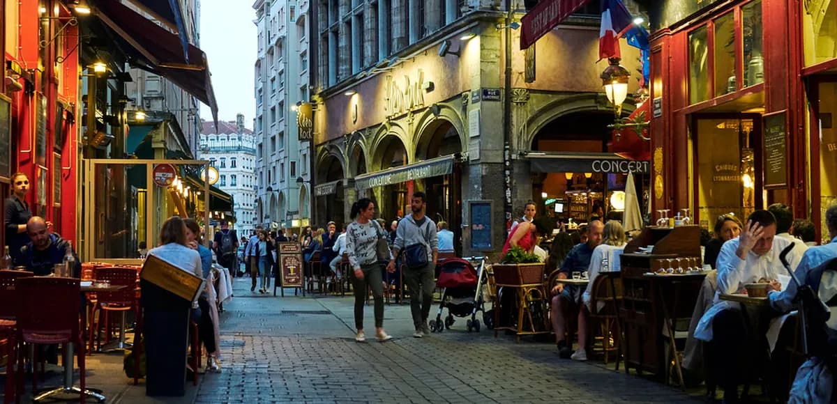 8 Best Ways to Experience Nice Nightlife (2026)