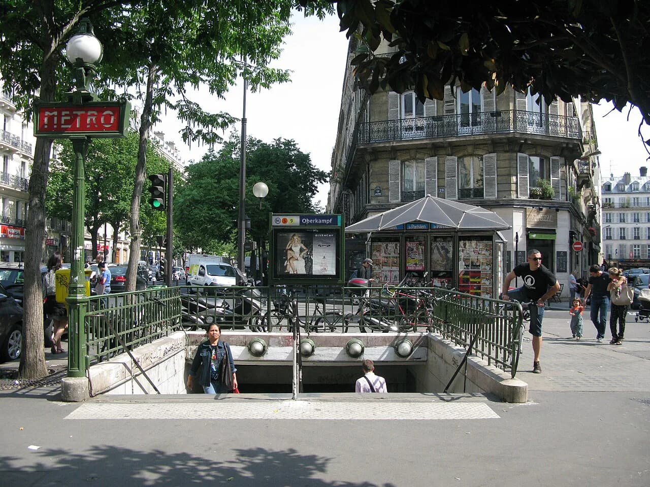 Oberkampf Paris Nightlife Guide: Bars, Live Music, Late Food