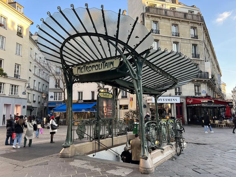 Paris Night Bus Guide: Noctilien, Last Metro, Taxis, and Overnight Coaches