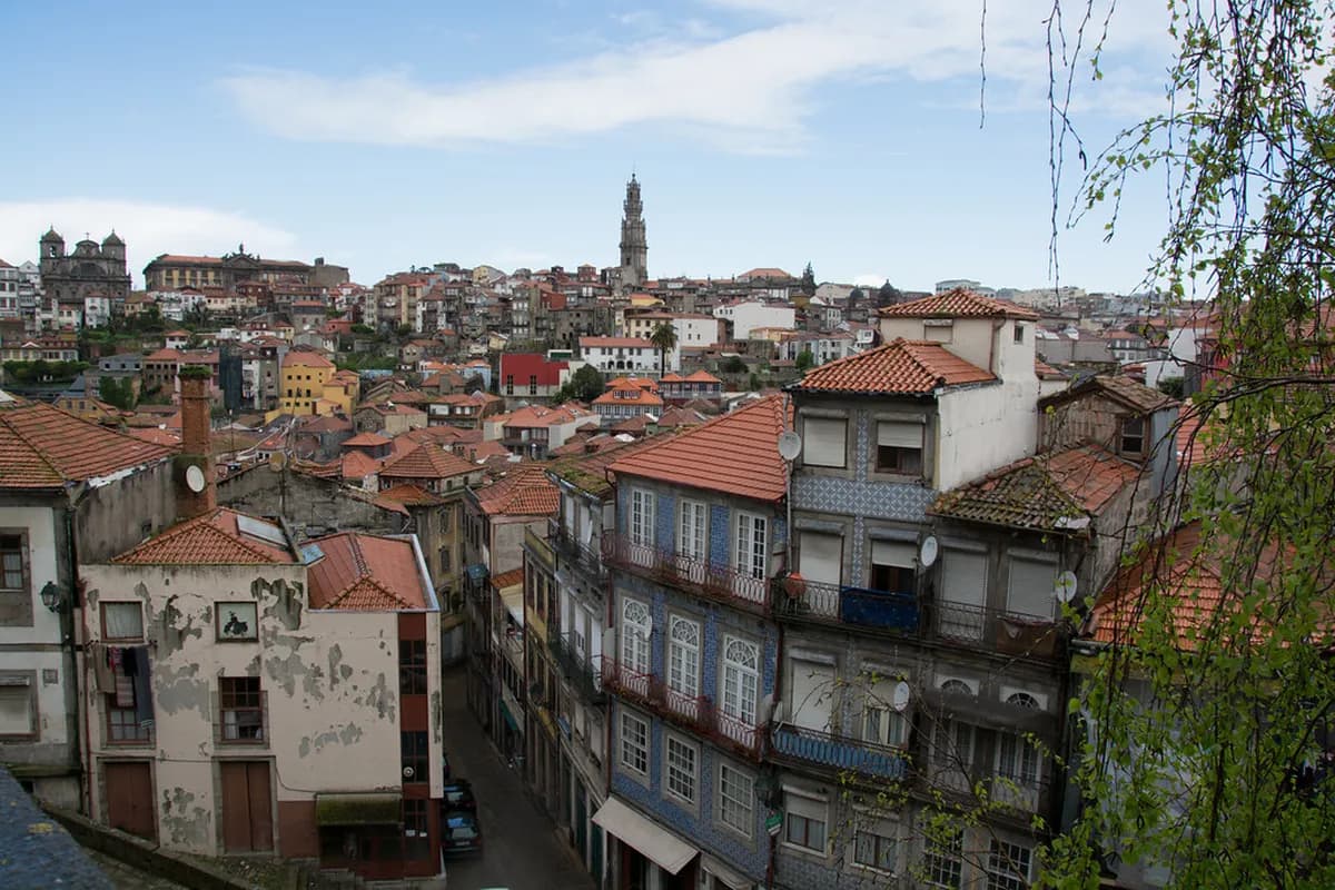 Gay Nightlife in Porto, Portugal: LGBTQ+ Bars & Clubs