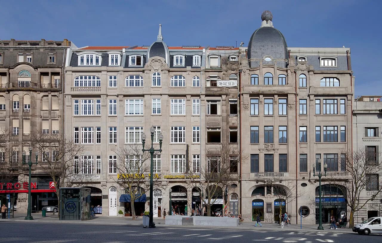 Porto Night Bus Guide: Public Transit and Night Sightseeing Tips