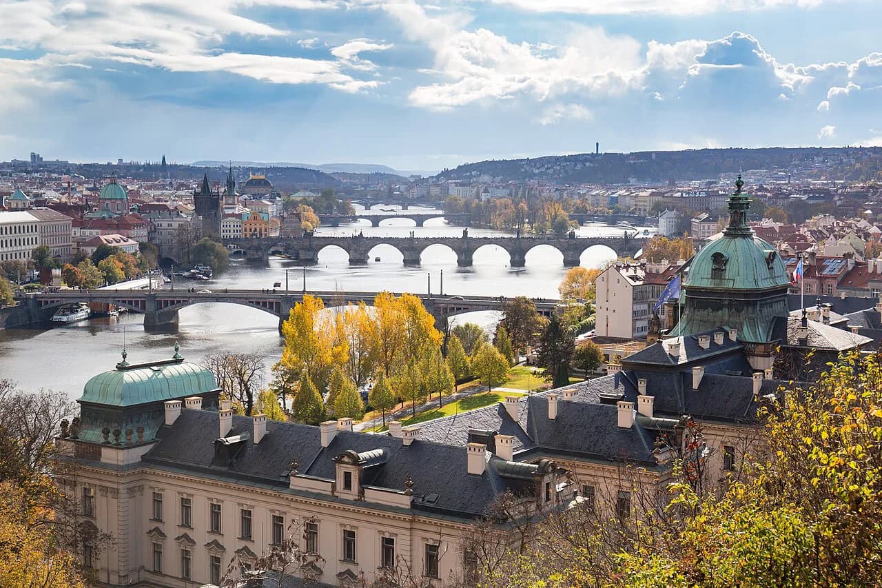 Boat Party Prague: 2026 Guide to Booze Cruises, Dinner Cruises and River Nights