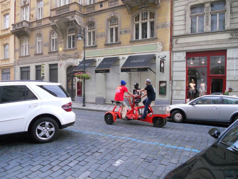 Ultimate Guide to a Pub Crawl Prague Night