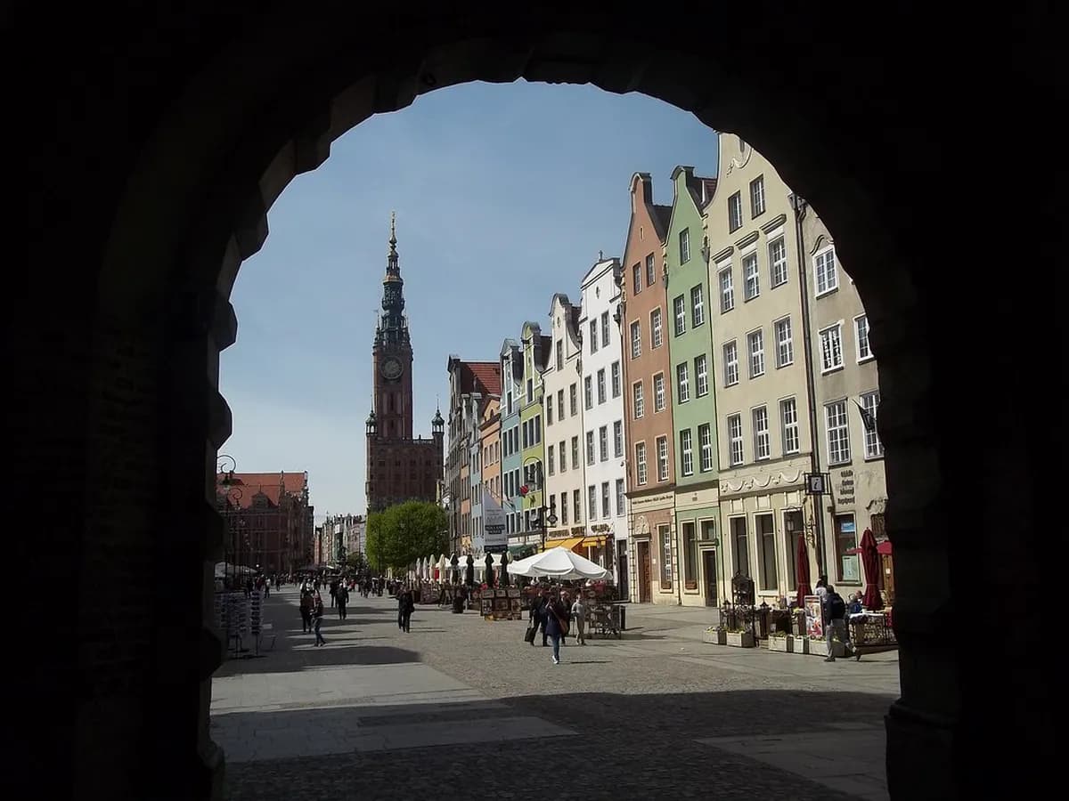 Sopot vs Gdansk Nightlife: Which City Has the Best Party Scene?