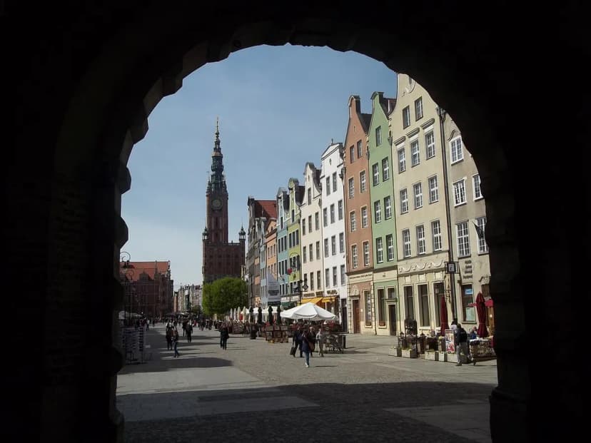 Sopot vs Gdansk Nightlife: Which City Has the Best Party Scene?