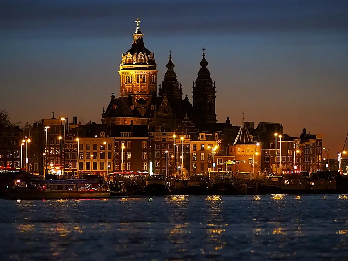 12 Best Things to Do in Amsterdam at Night (2026)