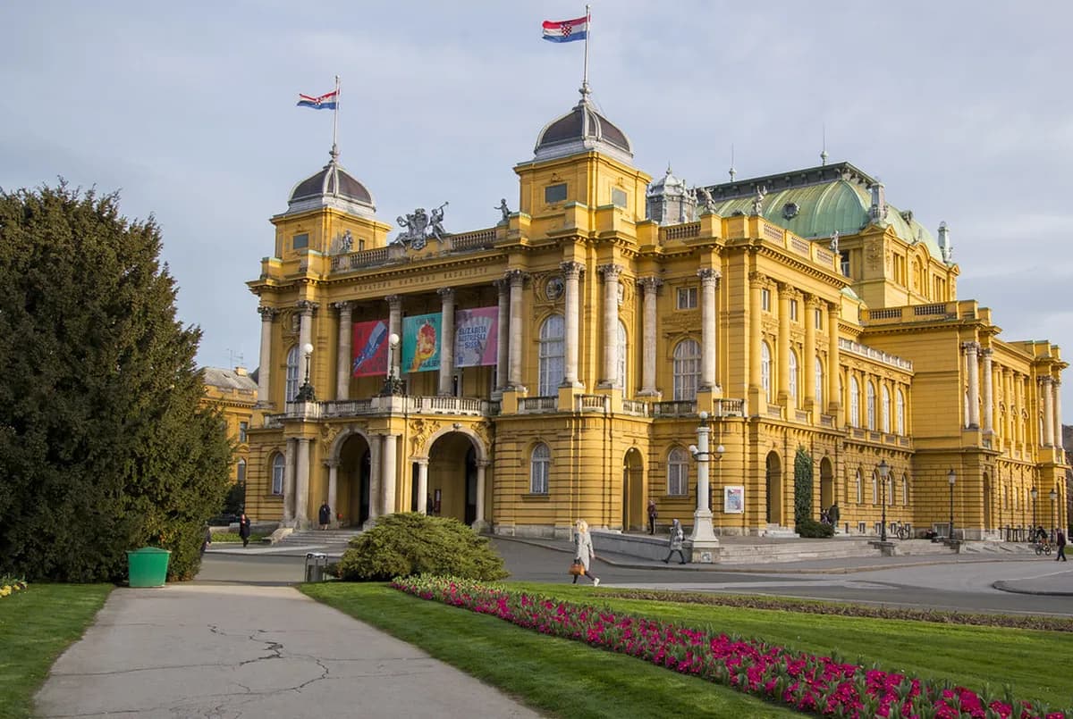 Tkalciceva Street Zagreb Nightlife Guide: Bars, Timing, and Local Tips