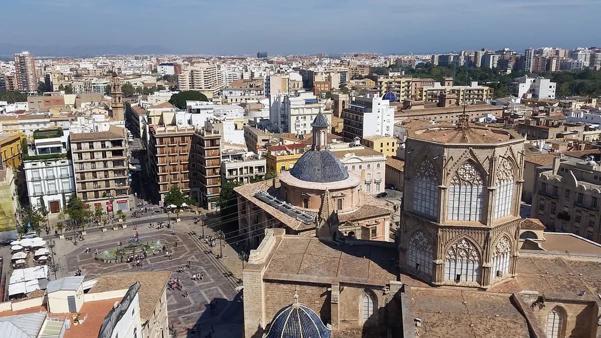 Valencia Gay Nightlife Guide: Bars, Clubs, Districts, and Beach