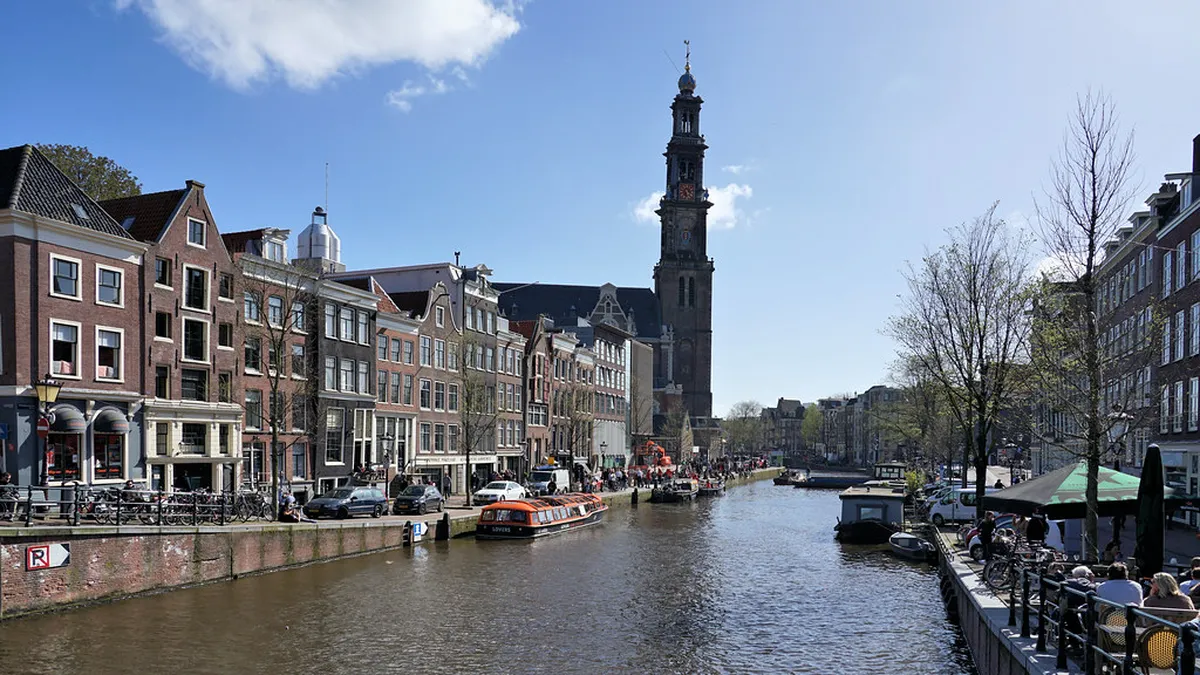 Door Policy, Dress, Photos, and Club Culture in Amsterdam