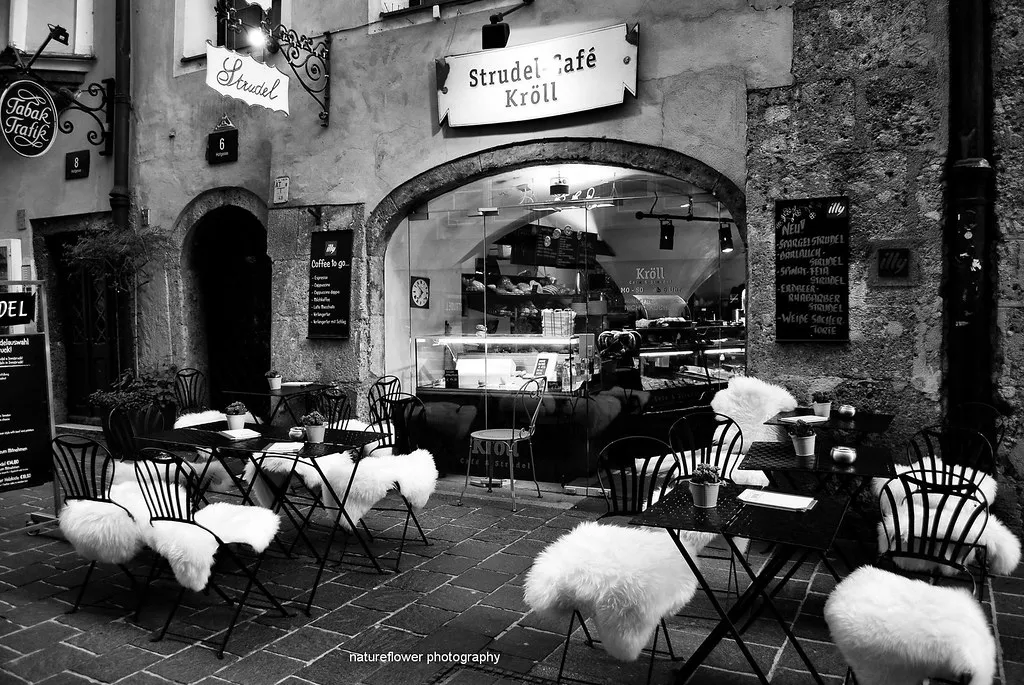 Best Pubs in Vienna for Authentic Atmosphere in Austria