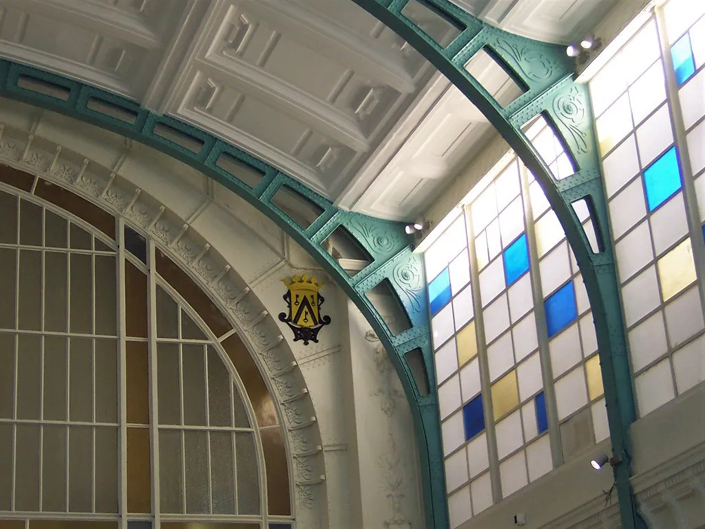 Know Before You Go: Cash, Tips, and Bookings in Belgium