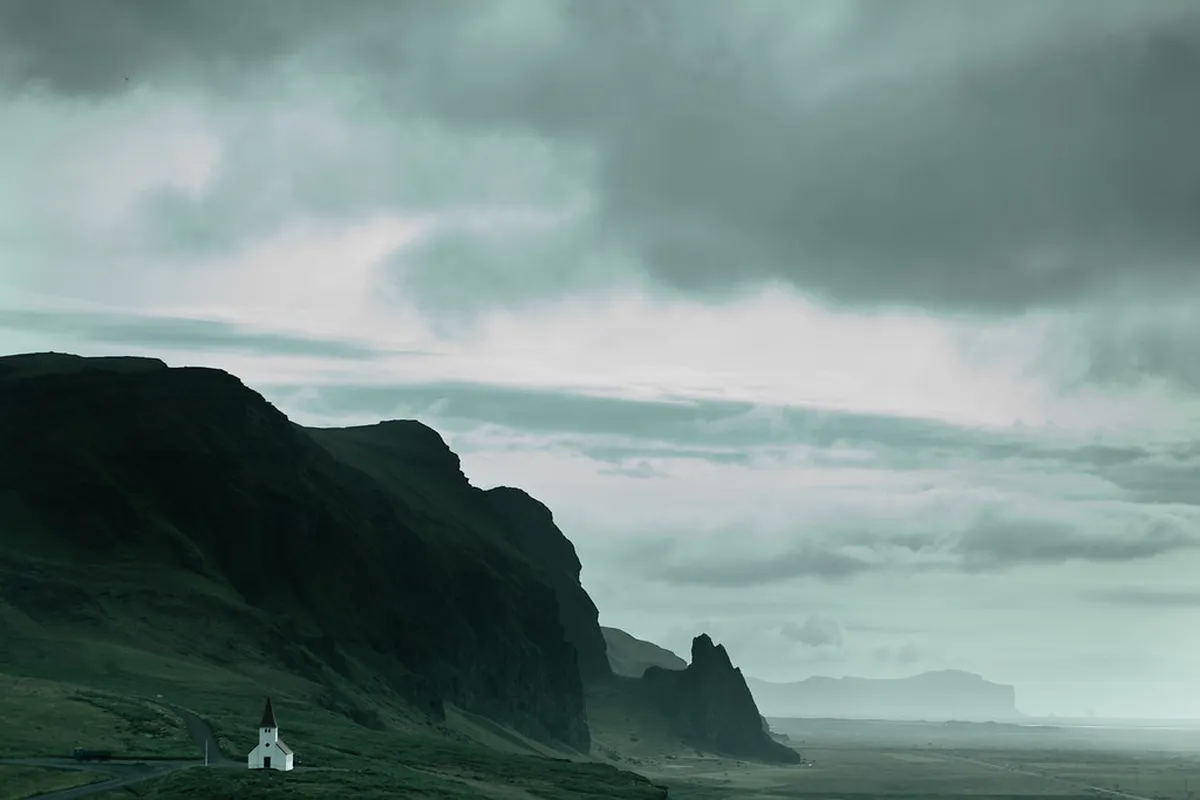 Non-Drinking and Low-Alcohol Stops After Dark in Reykjavik