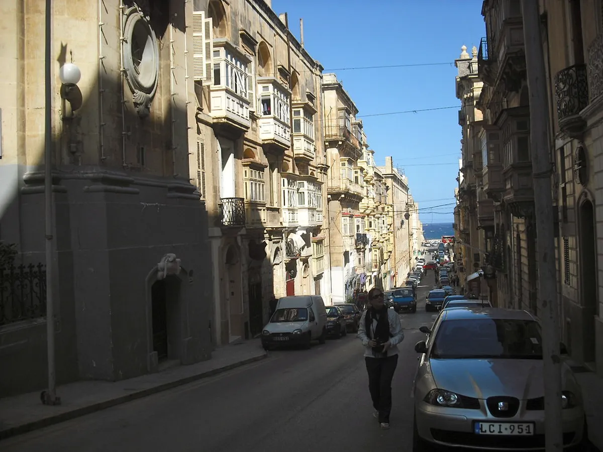 Mistakes to Avoid When Bar Hopping in Valletta