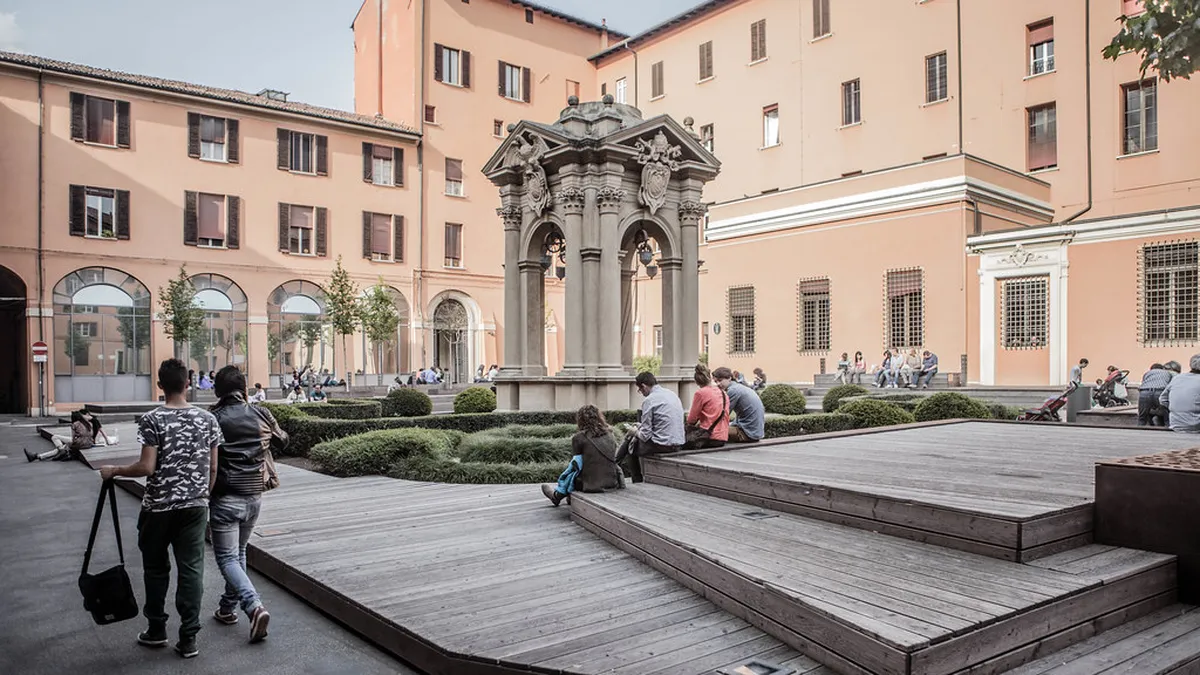 Piazza Scaravilli and Student Music Nights in Bologna