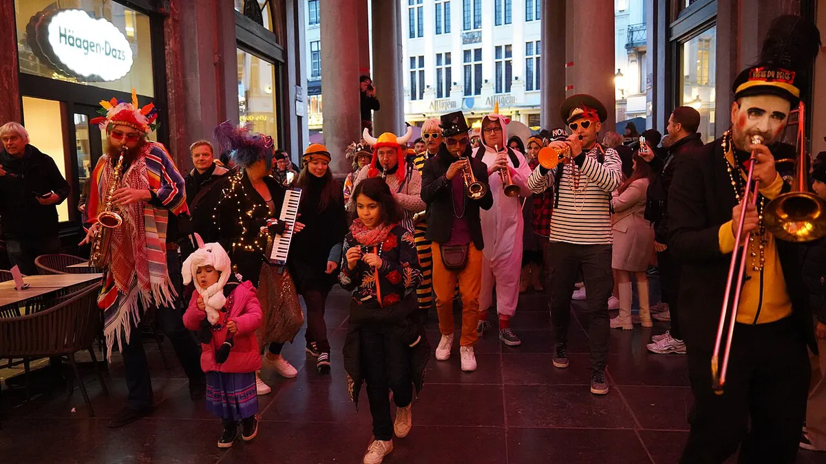 Mardi Gras in Brussells  2023 - Parading — 1