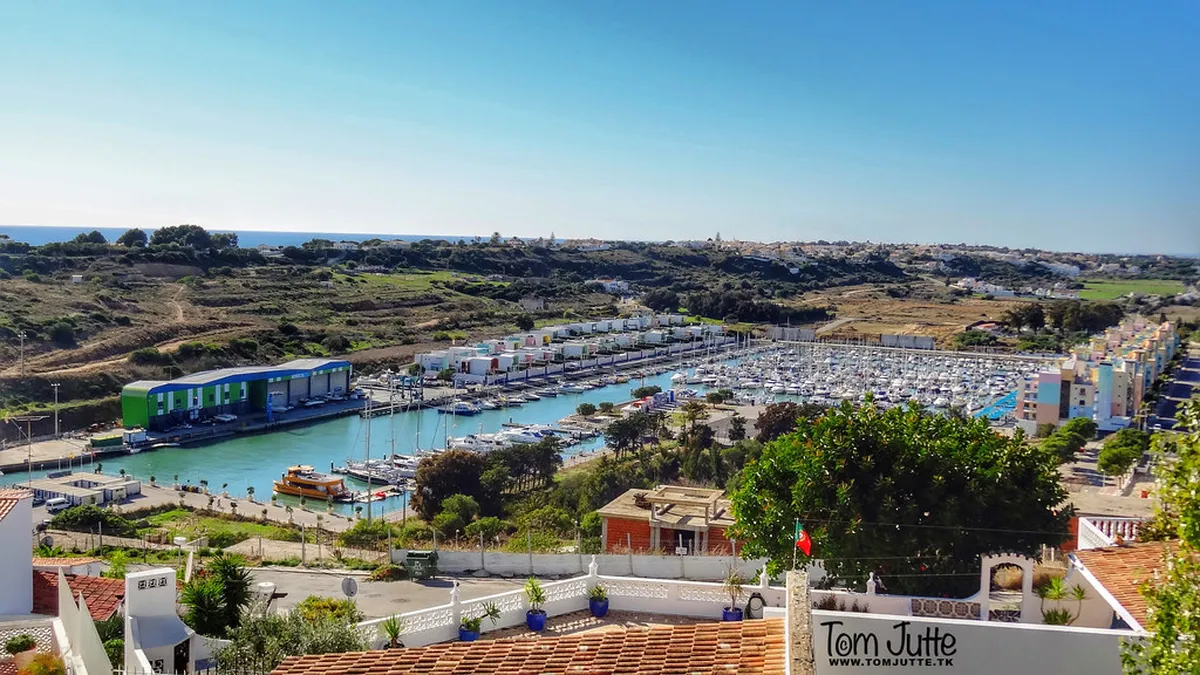 Which Faro Bars Have Live Music and Rooftop Views? in Algarve