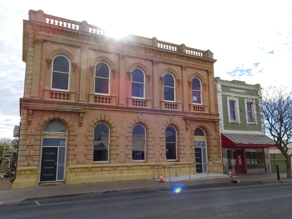 Apotek: Scarface-Style Interior and a Big Terrace in France