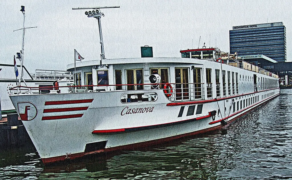 Paris by Night: What to Expect After Dark in France