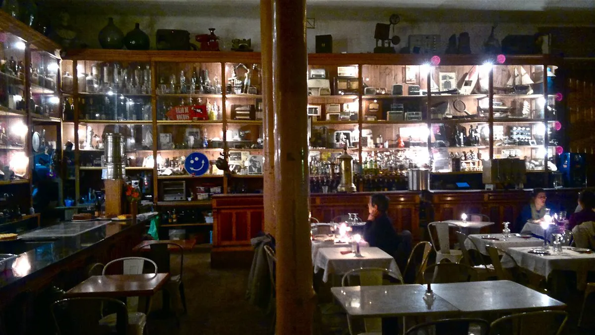 Where Galerias de Paris Is and How to Navigate the Area in Porto