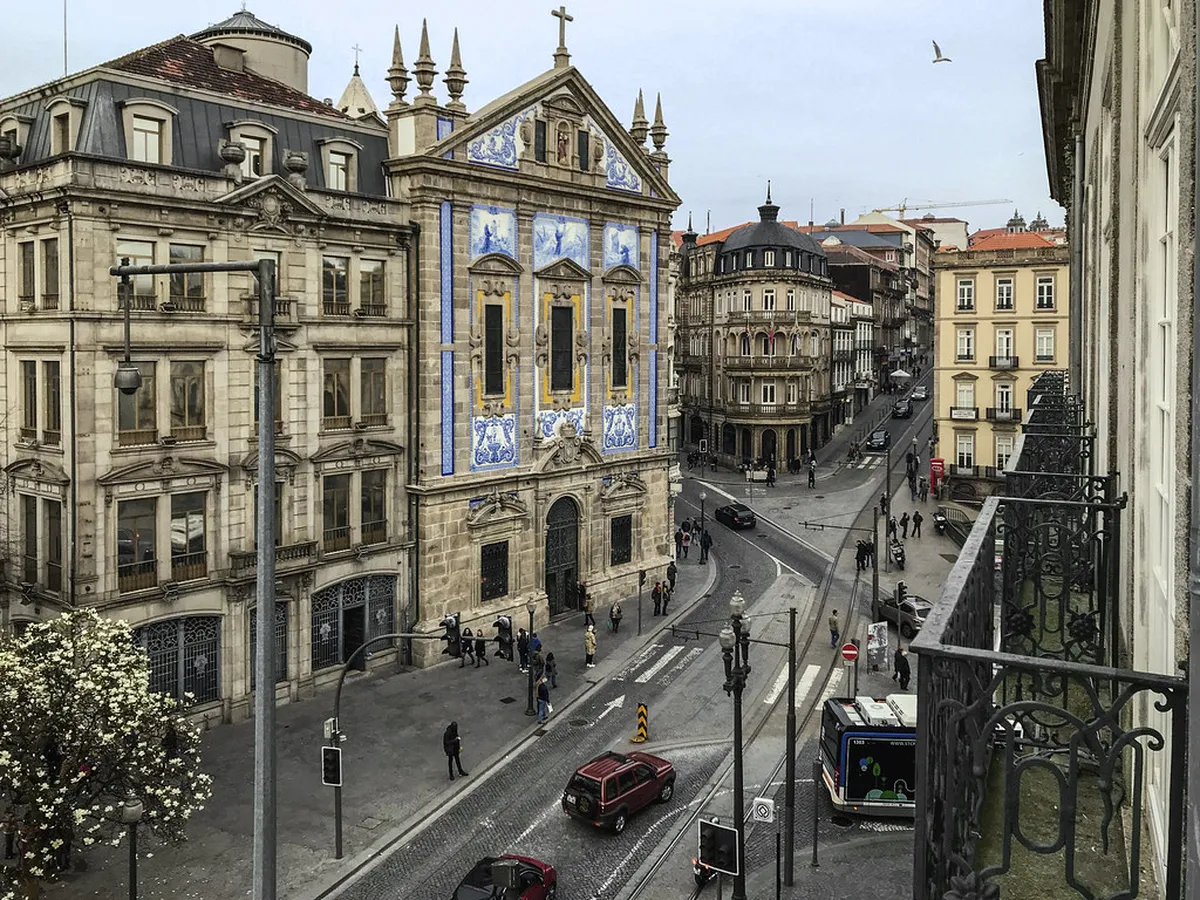 Is Galerias de Paris Porto Nightlife Right For You?