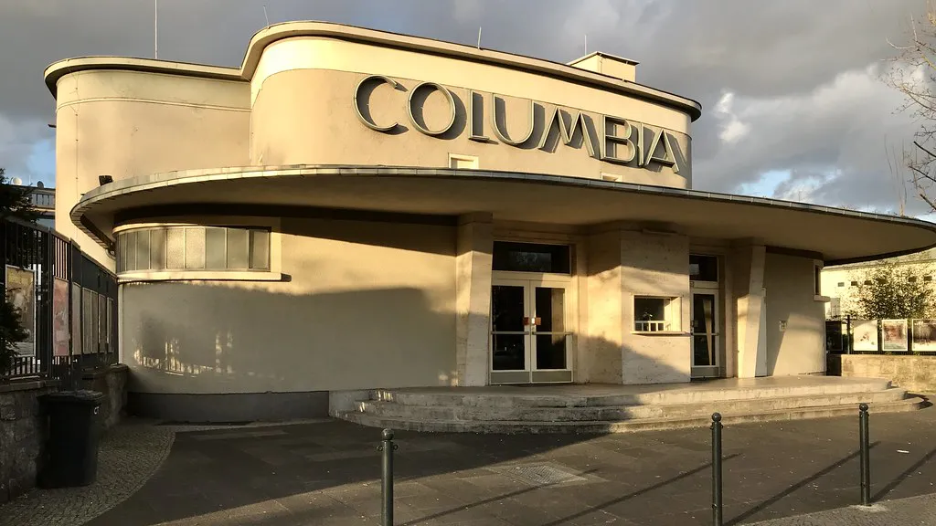 Understand the History: Clubbing in Berlin in the 1990s in Germany