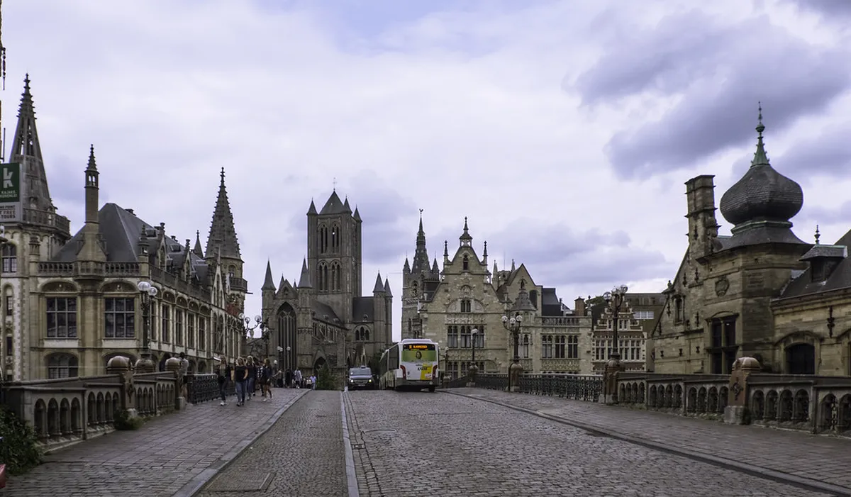 Mistakes to Avoid — a scene in Ghent